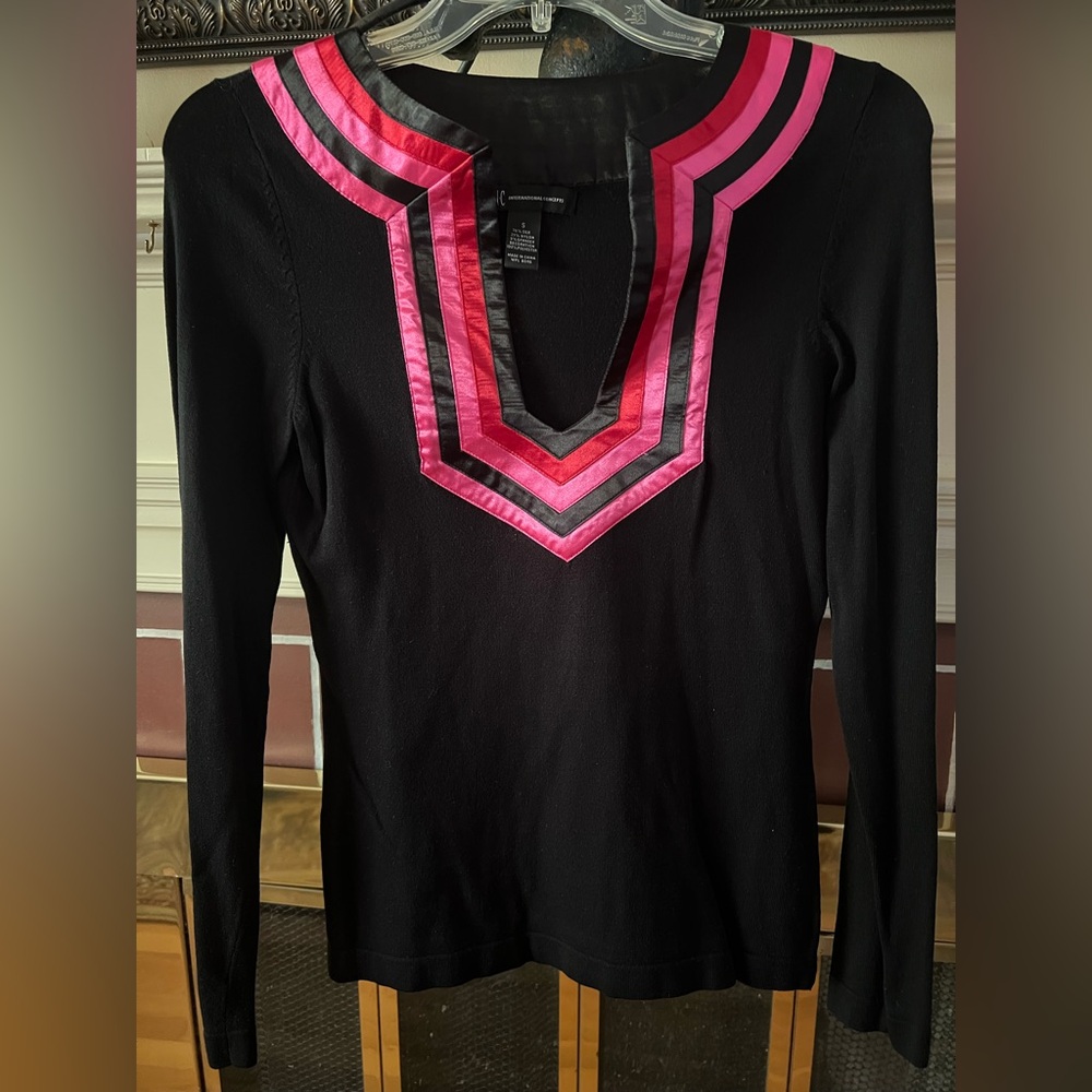 INC International Concepts top. Black with bold red & pink border. Sexy. Sz: S.